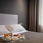 Hnn Luxury 3* ג'נובה