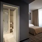 Hnn Luxury 3* ג'נובה