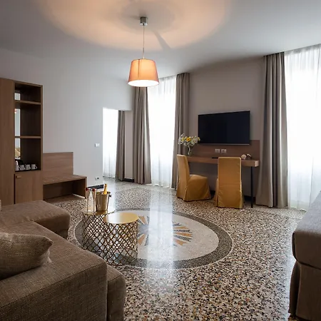 Hnn Luxury Hotel